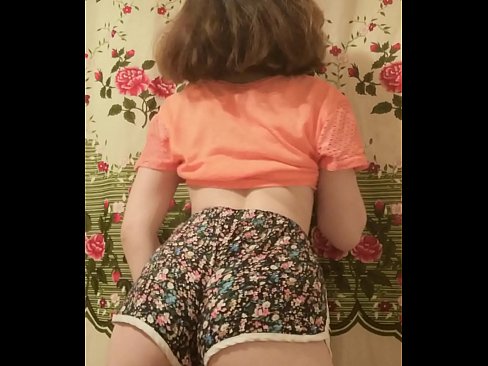 ❤️ Una ghjovana sexy si spoglia i pantaloncini davanti à a camera ❤️ Video cazzo à co.killvs.top ️❤